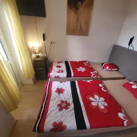 בית אירוח Apartmentzimmer ארפורט
